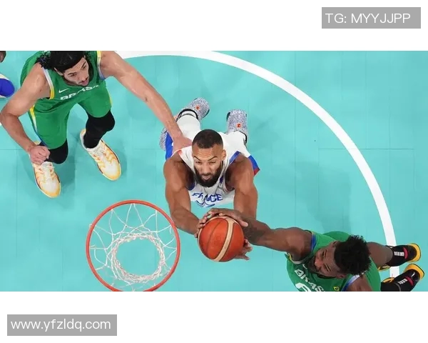 太阳队与独行侠队激战正酣比分胶着引发球迷热议 太阳队与独行侠队激战正酣比分胶着引发球迷热议